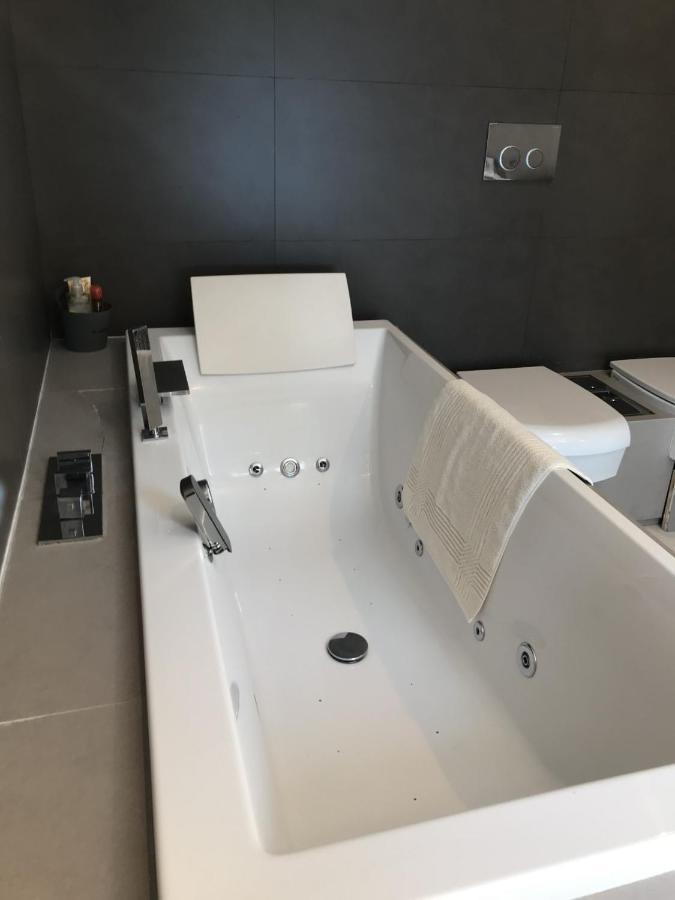 Appartement Montfleury, 2 Terrasses, 2 Chambres , 2 Sdb , Pkg Prive Piscine, 15 Min Walk To Croisette Beach And Palais Des Festivals Cannes Bagian luar foto